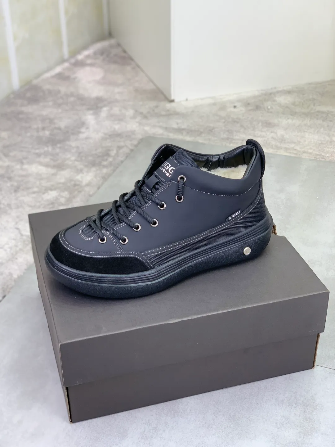 Men's shoes 💰P640 New arrival 🆕🆕🆕 IUGGI Latest fashion products Super cool new thick-soled bread shoes Outdoor sports shoes non-slip and shock-absorbing Ultra-light first-layer cowhide Wear-resistant and stain-resistant Fine texture Australian imported wool lining Comfortable and soft Breathable and non-smelly feet Model: 669-01 Size: 39-44